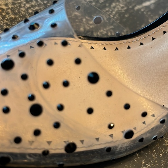 Adrienne Vittadini Black and Cream Heels 4 Inches - Picture 5 of 11